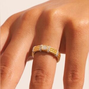 Be Maad Kaia Ring in mother of pearl